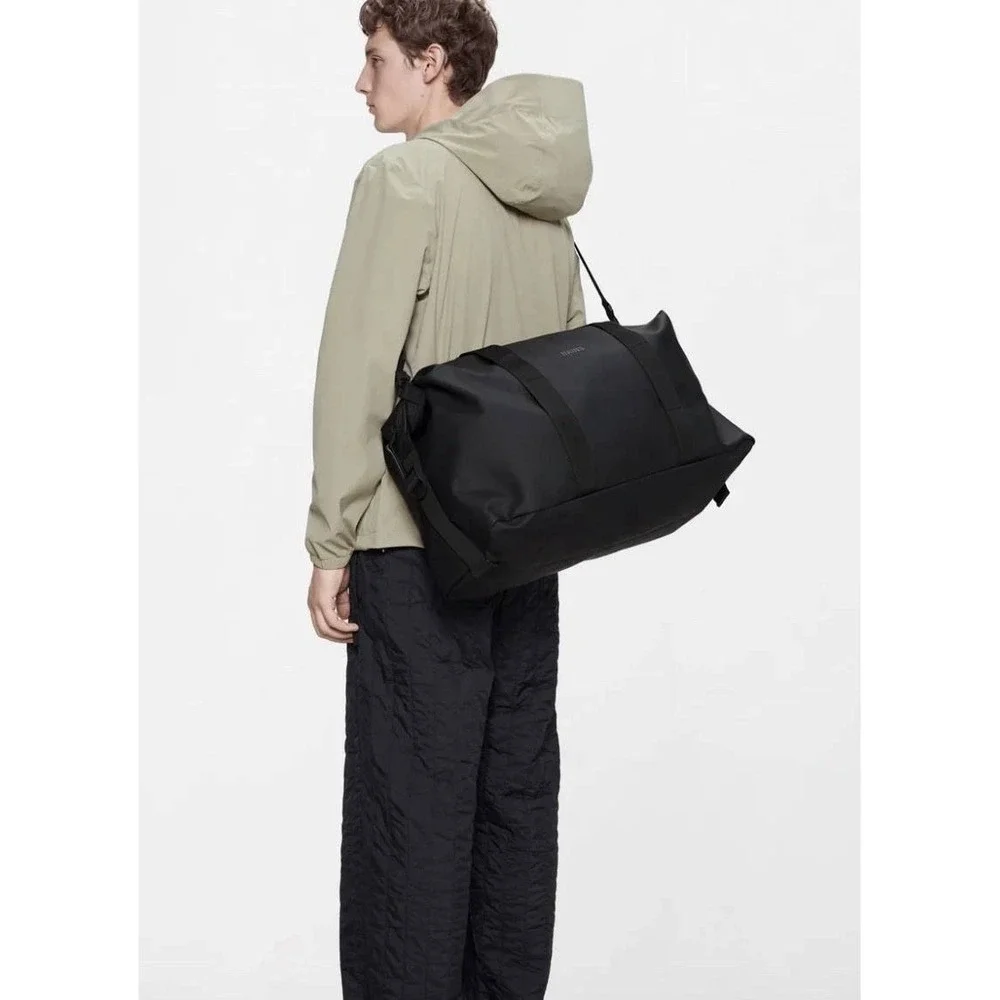Rains Weekender Bag Small W3 Unisex One Size Black Waterproof Matte 14221